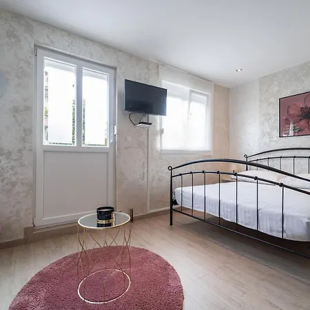 Studio With Garden At Split Suburbs Daire *