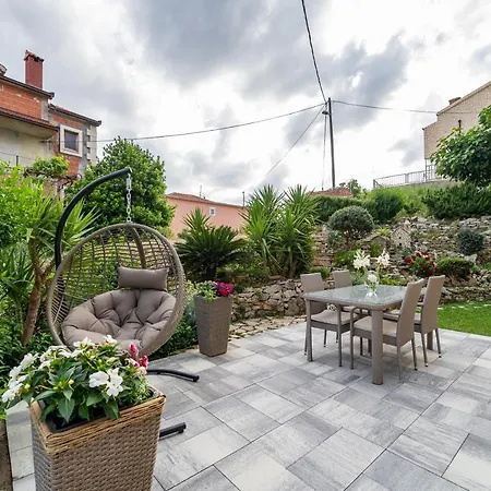 Studio With Garden At Split Suburbs Daire *