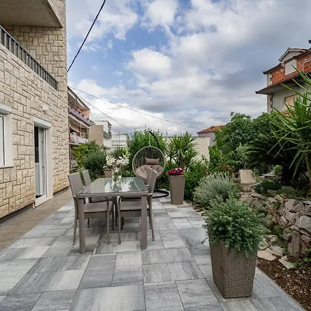 Studio With Garden At Split Suburbs *
