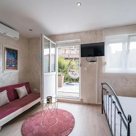 Apartman Studio With Garden At Split Suburbs